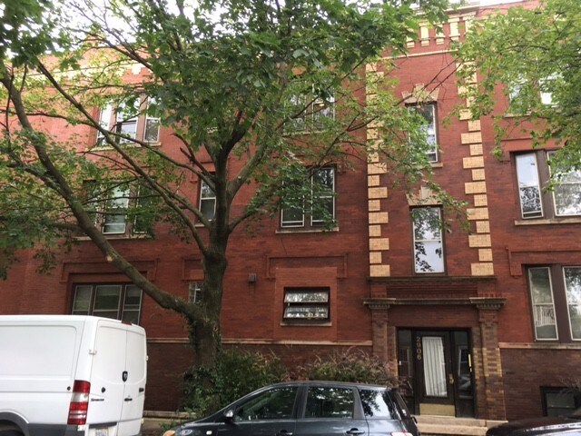 2906 N Greenview Ave in Chicago, IL - Building Photo