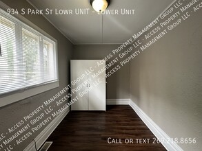 934 S Park St in Kalamazoo, MI - Building Photo - Building Photo