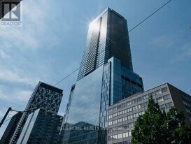 488 University Ave in Toronto, ON - Building Photo