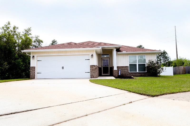 8378 Island Dr in Navarre, FL - Building Photo