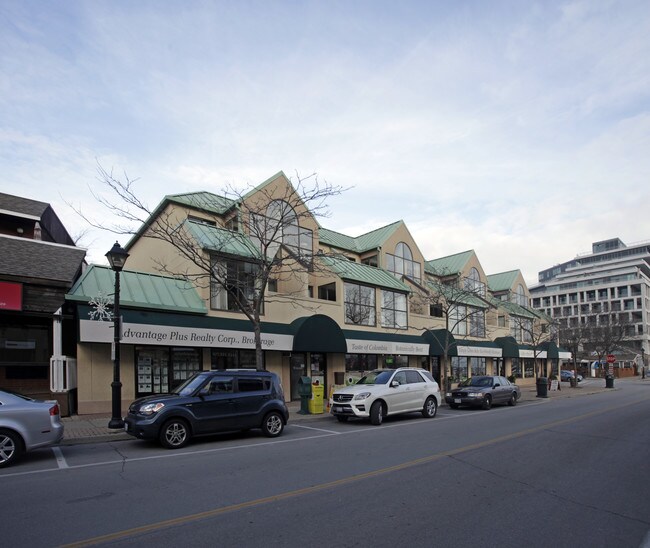 67 Bronte Rd in Oakville, ON - Building Photo - Building Photo