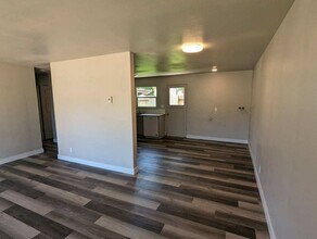 52 Sandra Ln in Eugene, OR - Building Photo - Building Photo