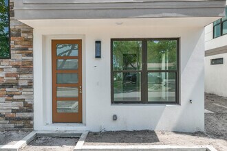 Strum Place Townhomes in St. Petersburg, FL - Building Photo - Building Photo