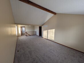 16 NW Lakeview Blvd in Lee's Summit, MO - Building Photo - Building Photo