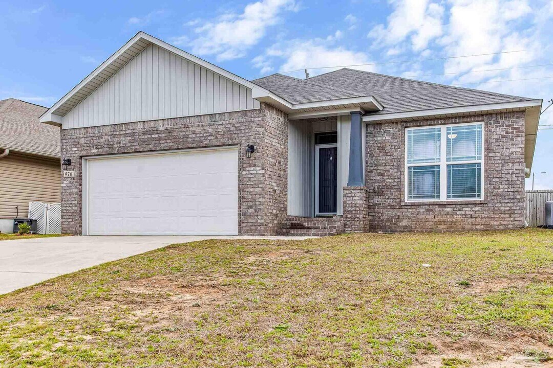 970 John Deere Ln in Cantonment, FL - Building Photo