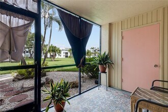 5959 Winkler Rd in Ft. Myers, FL - Building Photo - Building Photo
