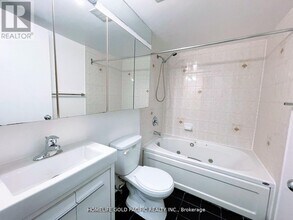 1055 Bay St. in Toronto, ON - Building Photo - Building Photo