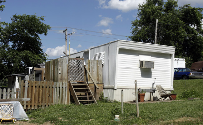 Sky Trail Mobile Home Park in Fenton, MO - Building Photo - Building Photo