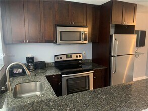 37 SW 14th St-Unit -3 in Dania Beach, FL - Building Photo - Building Photo
