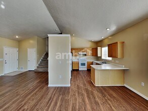 5466 Midland Dr in Roy, UT - Foto de edificio - Building Photo