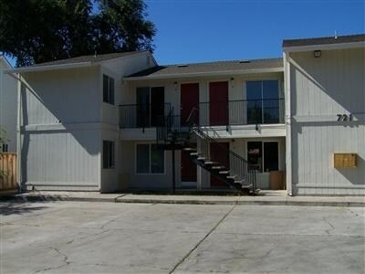 Oak Street Apartments in Stockton, CA - Building Photo