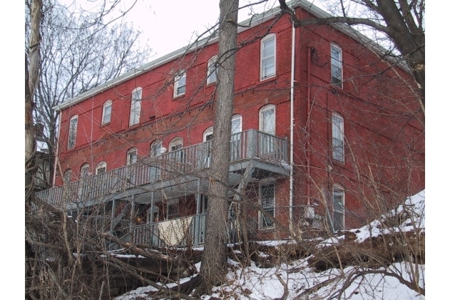 27-31 Summer St in Bristol, CT - Foto de edificio - Building Photo