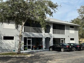 1075 Hancock Creek S Blvd in Cape Coral, FL - Building Photo