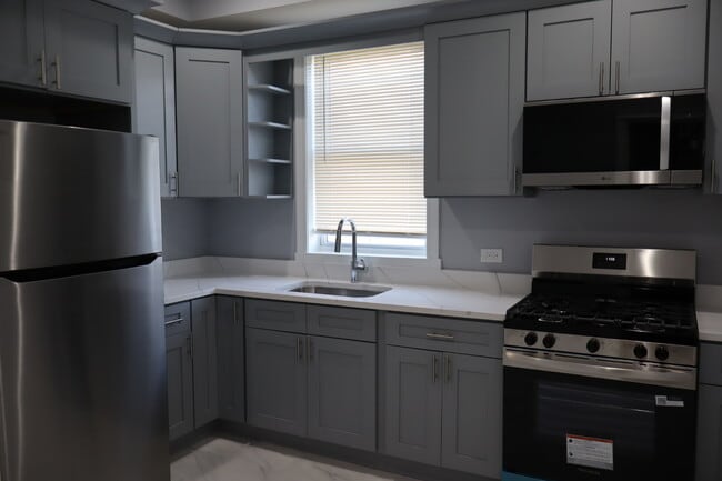 4120 W Gladys Ave in Chicago, IL - Building Photo - Building Photo