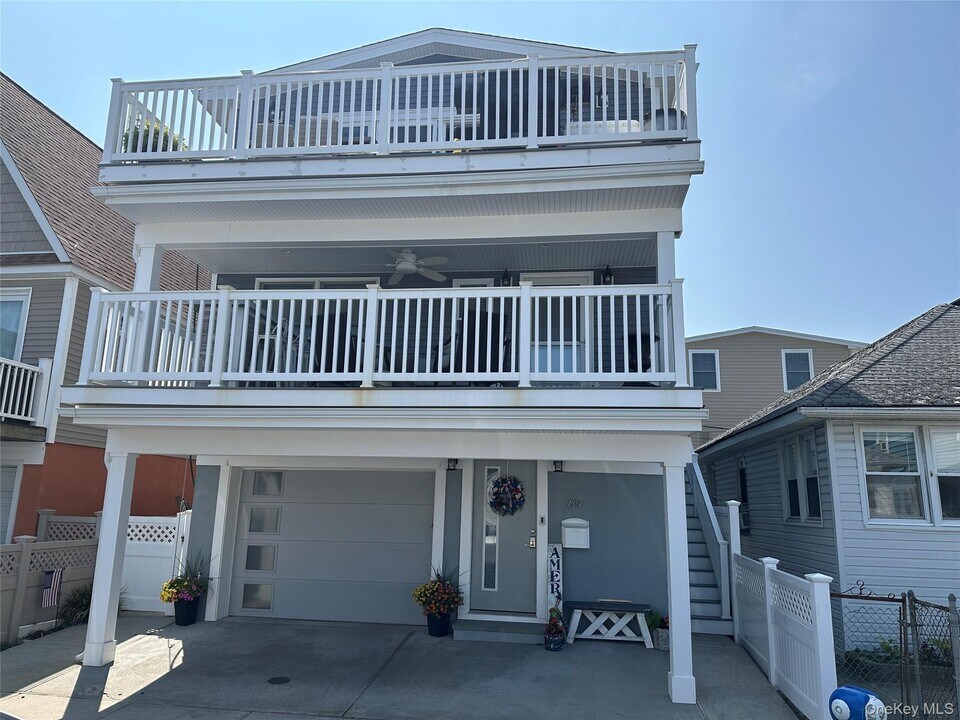 69 Oregon St in Long Beach, NY - Foto de edificio
