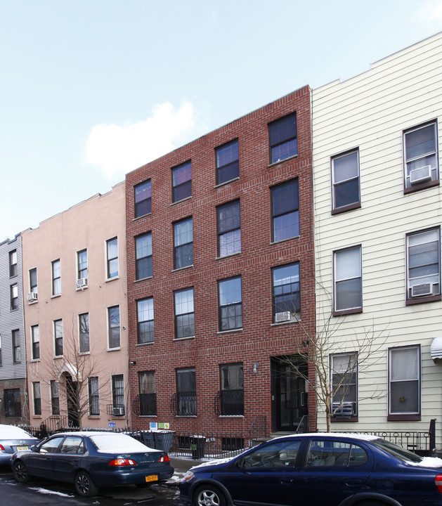 252 Himrod St in Brooklyn, NY - Building Photo