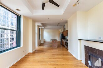 208 W Washington St, Unit 1910 in Chicago, IL - Building Photo - Building Photo