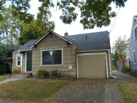 123 NW 9th St in McMinnville, OR - Building Photo