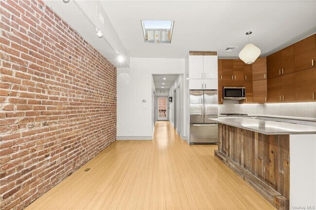 343 Greenwich Ave, Unit 2nd Floor in Greenwich, CT - Building Photo - Building Photo