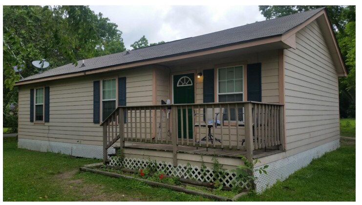 101 N Ohio St in Brazoria, TX - Building Photo