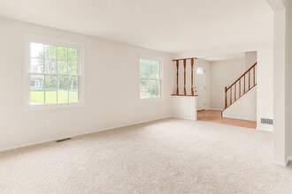 5601 Sunset Dr in Hudson, OH - Building Photo - Building Photo