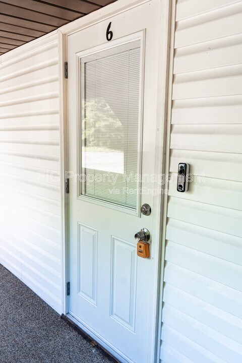 707 W Race St-Unit -6 in Kingston, TN - Building Photo