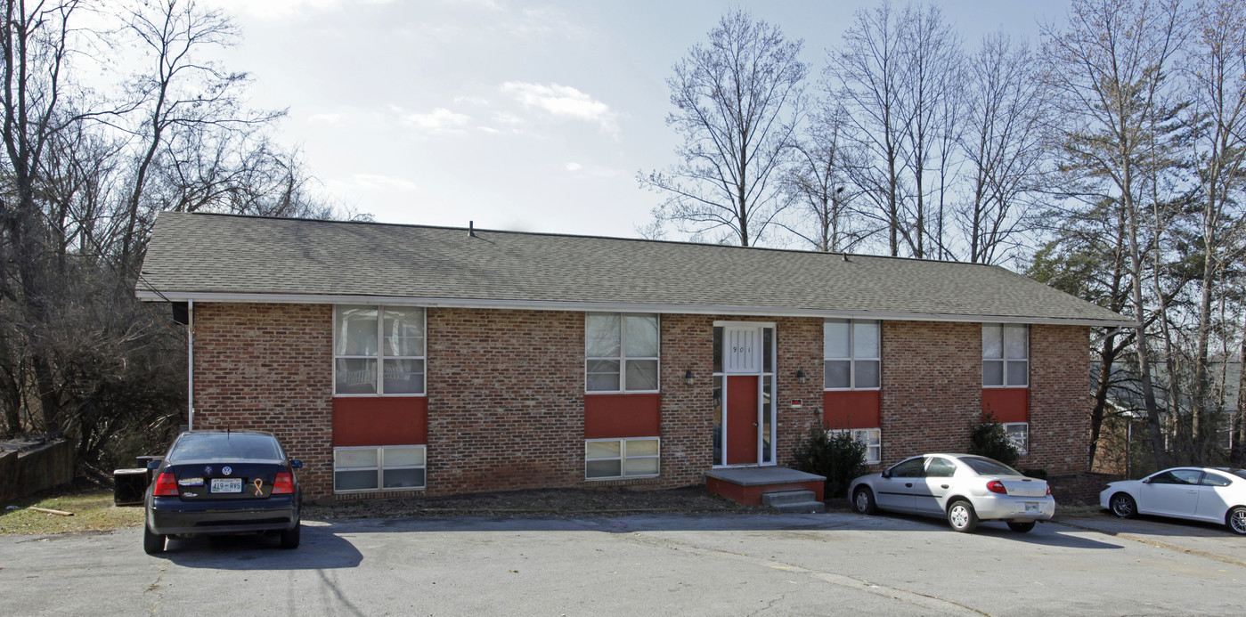 901 Flanders Ln in Knoxville, TN - Foto de edificio