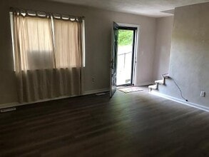 110 Town Ct in Charleston, WV - Building Photo - Building Photo