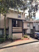 1604 Arcadia Dr, Unit 203 in Jacksonville, FL - Building Photo