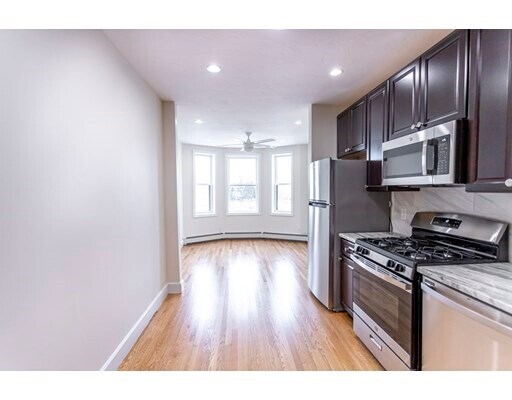 45 Thorndike St-Unit -1 in Boston, MA - Foto de edificio - Building Photo