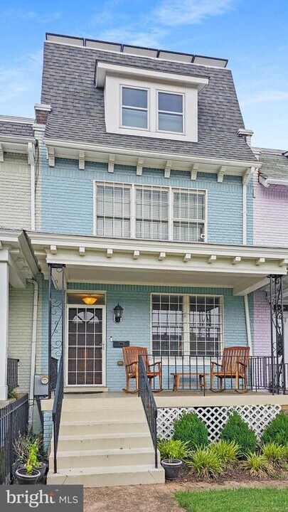 1834 Massachusetts Ave SE in Washington, DC - Building Photo