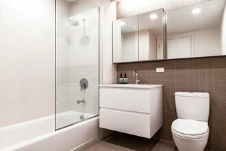 37-40-40 27th St in Queens, NY - Building Photo - Building Photo