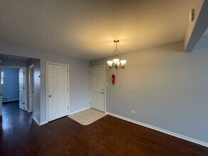 444 Osage Ln in Palatine, IL - Building Photo - Building Photo