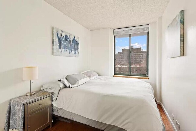 22 W 15th St in New York, NY - Building Photo - Building Photo