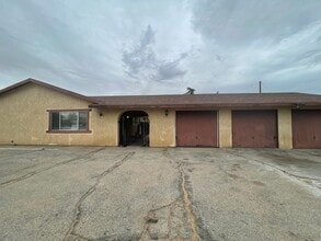 13191 Kiowa Rd in Apple Valley, CA - Building Photo - Building Photo