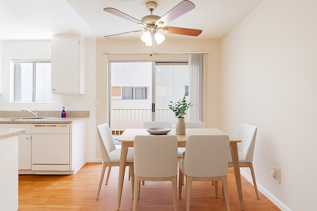 Northgate Apartments in Canoga Park, CA - Building Photo - Building Photo