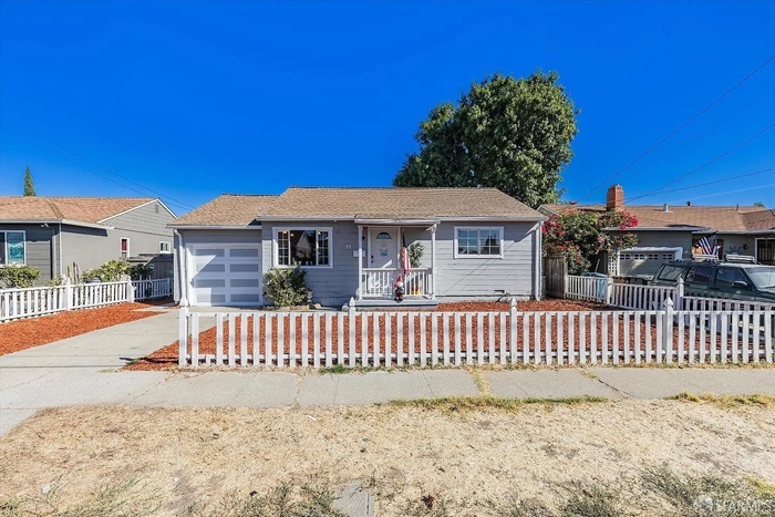 11 E Madill St in Antioch, CA - Building Photo