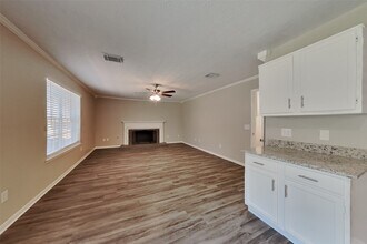 9322 Bayou Bluff Dr in Spring, TX - Building Photo - Building Photo