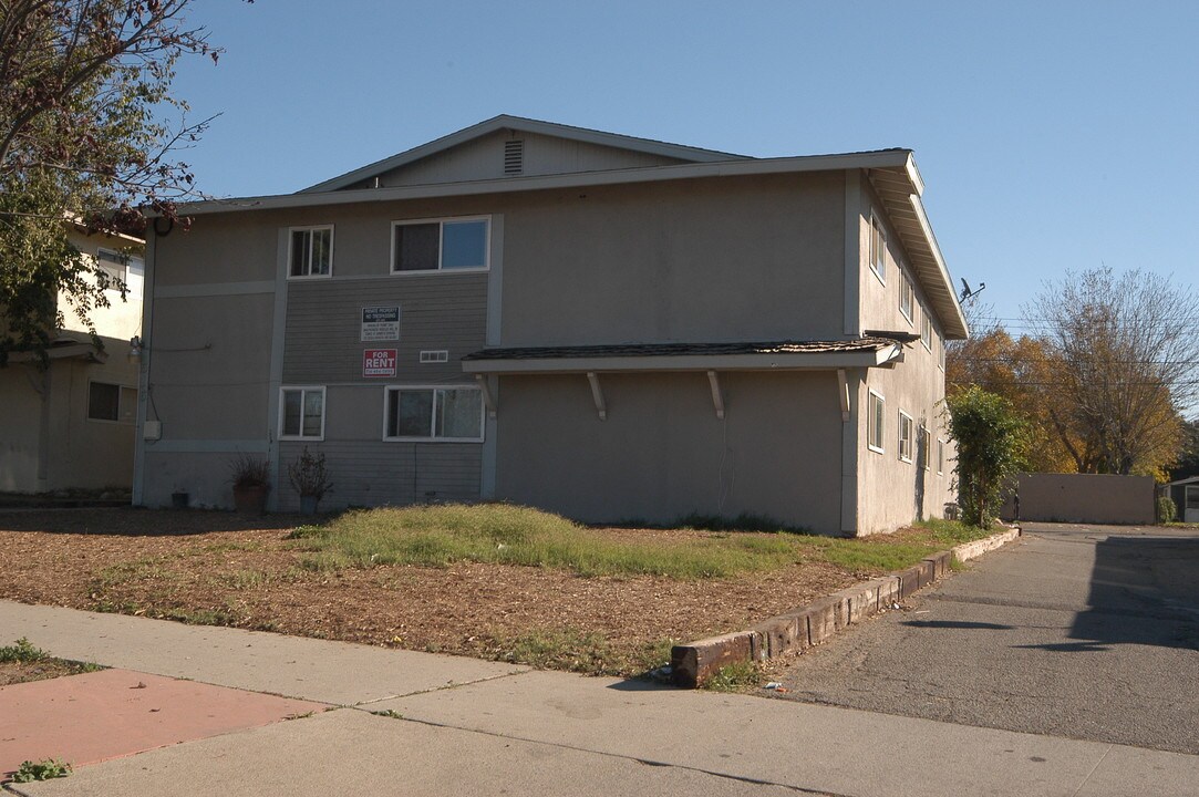 516 N Parkside Ave in Ontario, CA - Building Photo