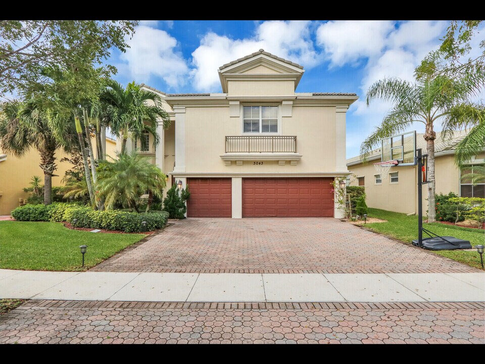 3043 Hartridge Terrace in Wellington, FL - Building Photo