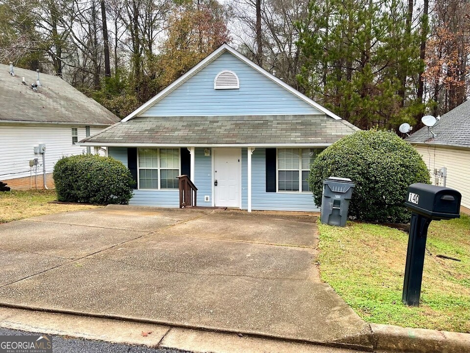 140 Oak Cir S in Stockbridge, GA - Building Photo