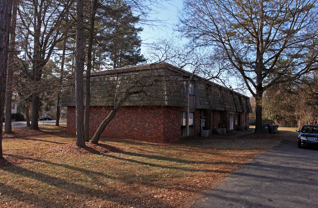 McAlway Chateau in Charlotte, NC - Building Photo - Building Photo