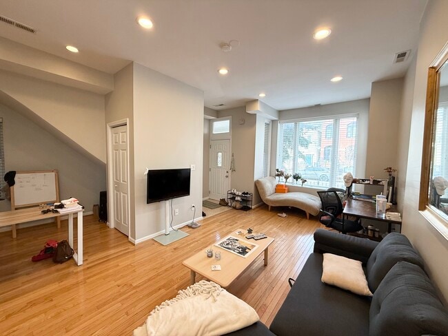 1905 W Huron St, Unit #  01 in Chicago, IL - Building Photo - Building Photo