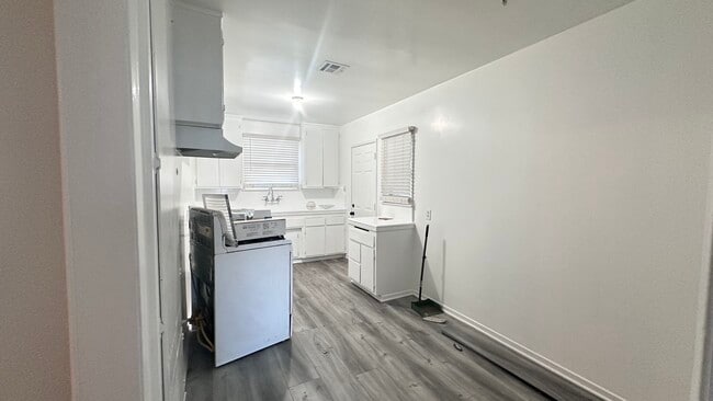 10538 Floralita Ave in Los Angeles, CA - Building Photo - Building Photo