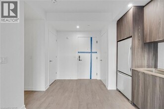 720 Whitlock Ave in Milton, ON - Building Photo - Building Photo