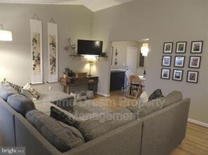 10603 Hamiltons Crossing Dr in Fredericksburg, VA - Building Photo - Building Photo