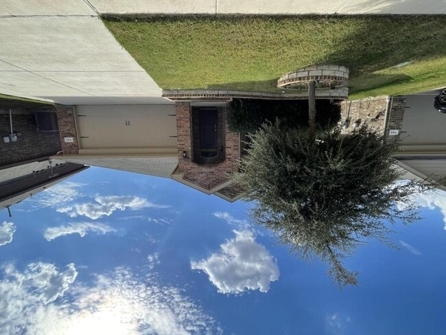 744 Watson Wy
