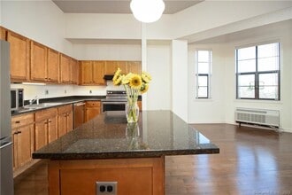 15 Dinah Rd in West Hartford, CT - Building Photo - Building Photo