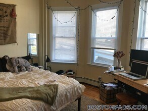 27-29 Cameron Ave., Unit 1 in Somerville, MA - Foto de edificio - Building Photo