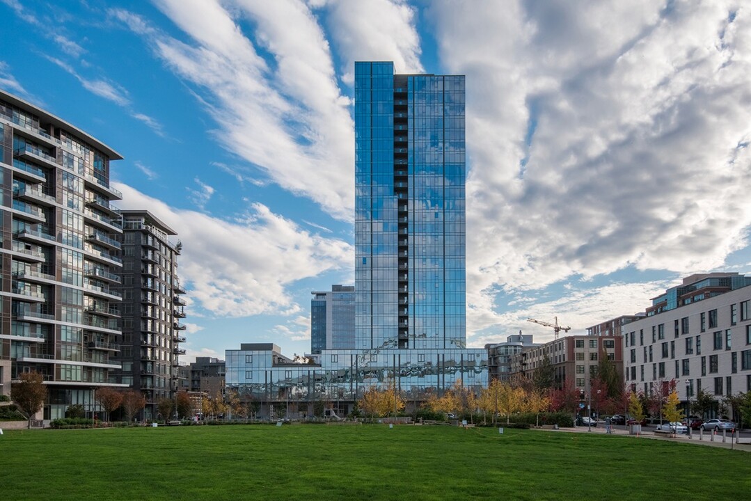 1075 NW Northrup St, Unit 314 in Portland, OR - Building Photo